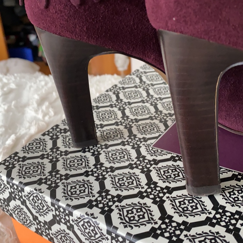EUC Isola Bordo Cabernet Suede Booties - Picture 8 of 10